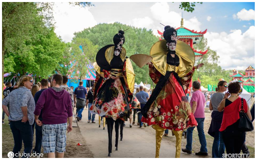 Sierlijke Geisha’s Steltenlopers brengen oosterse elegantie, Japanse traditie en mystieke sfeer naar elk event. Perfect voor festivals, ontvangst en winkelcentra. Een betoverende act vol cultuur en schoonheid.