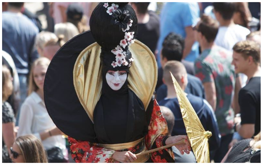 Sierlijke Geisha’s Steltenlopers brengen oosterse elegantie, Japanse traditie en mystieke sfeer naar elk event. Perfect voor festivals, ontvangst en winkelcentra. Een betoverende act vol cultuur en schoonheid.