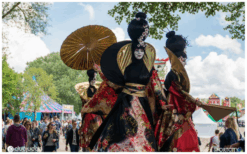 Sierlijke Geisha’s Steltenlopers brengen oosterse elegantie, Japanse traditie en mystieke sfeer naar elk event. Perfect voor festivals, ontvangst en winkelcentra. Een betoverende act vol cultuur en schoonheid.