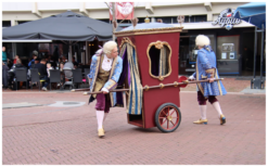 Ervaar de magie van de Mobiele Theatrale Lakeien met draagkoetsje op uw evenement. Breng een vleugje koninklijke grandeur en lichtvoetig vermaak naar uw publiek. Neem vandaag nog contact met ons op!