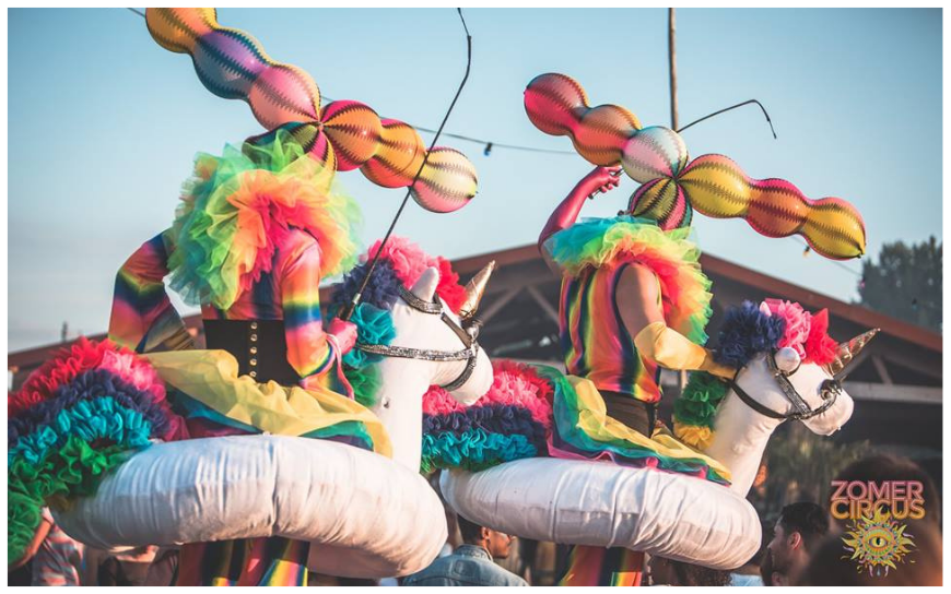 Eenhoorns Steltenlopers brengen mythische magie, kleur en fantasie naar elk event. Majestueus, interactief en perfect voor festivals, kinderentertainment, ontvangst en unicorn-thema’s. Een betoverende blikvanger.