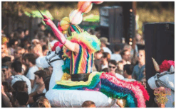 Eenhoorns Steltenlopers brengen mythische magie, kleur en fantasie naar elk event. Majestueus, interactief en perfect voor festivals, kinderentertainment, ontvangst en unicorn-thema’s. Een betoverende blikvanger.