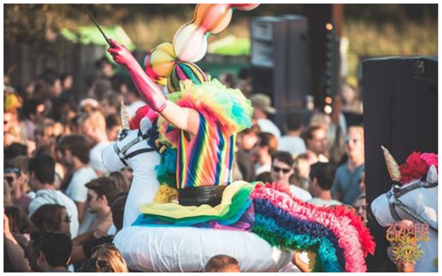 Eenhoorns Steltenlopers brengen mythische magie, kleur en fantasie naar elk event. Majestueus, interactief en perfect voor festivals, kinderentertainment, ontvangst en unicorn-thema’s. Een betoverende blikvanger.