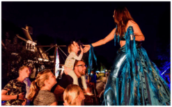 Zeemeerminnen Steltenlopers brengen sprookjesachtige zee-magie, elegantie en interactie naar elk event. Perfect voor festivals, kinderentertainment, ontvangst en winkelcentra. Een betoverende, fotogenieke act.