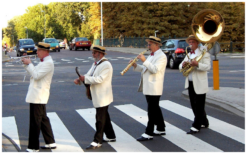 Boek het Witte Smoking Dixieland Looporkest voor een onvergetelijk evenement. Breed repertoire, flexibele bezetting. Swingend of ontspannen, het perfecte geluid voor uw feest!