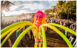 Boek Fluor Steltenlopers voor magisch en fluorescerend entertainment. Perfect voor festivals, night events en blacklight feesten. Kleurrijk, mysterieus en opvallend!”