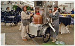 Ontvang uw gasten met een betoverende schelpenzand machine act. Mobiel, interactief en perfect voor diverse evenementen. Boek nu voor een unieke ervaring!