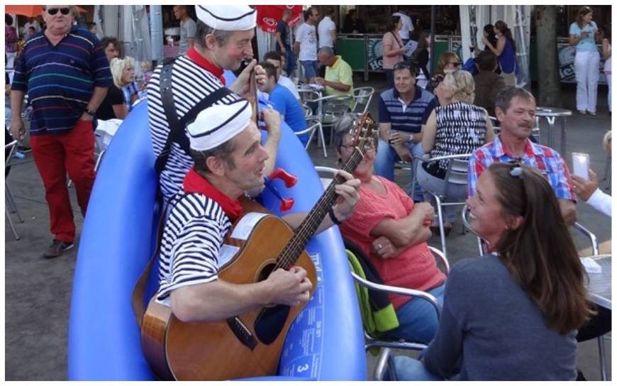 Vaar mee op de muzikale zee met de Zingende Matrozenboot. Meer dan 50 zeemansliedjes op jouw evenement. Boek nu voor nautisch feestplezier!