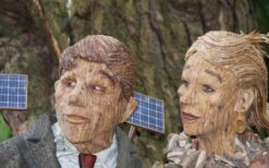 Het Houten Duo is een humoristische duurzame straattheateract met houten maskerpersonages. Perfect voor festivals, beurzen en evenementen waar natuur, duurzaamheid en interactief entertainment centraal staan.