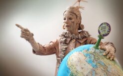 Het Houten Duo is een humoristische duurzame straattheateract met houten maskerpersonages. Perfect voor festivals, beurzen en evenementen waar natuur, duurzaamheid en interactief entertainment centraal staan.