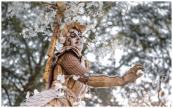 Laat jouw evenement schitteren met de Gouden Bomen Steltenlopers. Boek nu voor een betoverende gouden gloed op jouw speciale dag!