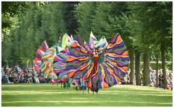 Ervaar betoverende kleurendans met Colours Steltenlopers. Levendige kostuums en ritmische muziek creëren een visueel spektakel voor elk evenement!