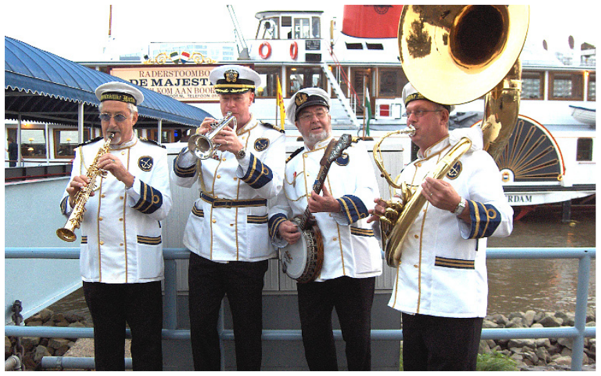 Boek het Kapiteins Dixieland Looporkest voor een onvergetelijk evenement. Breed repertoire, flexibele bezetting. Swingend of ontspannen, het perfecte geluid voor uw feest!