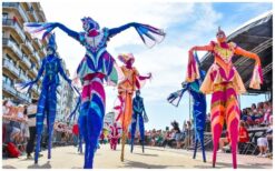 Boek zeepaardjes, waterdraakjes en vissen steltenlopers voor betoverend onderwater entertainment. Perfect voor festivals, winkelcentra en straattheater. Kleurrijk, interactief en magisch!”