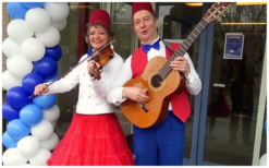 Beleef muzikale veelzijdigheid met de Hollandse Muzikanten. Boek nu voor feestmuziek, ongedwongen gezelligheid en een oergezellige sfeer!