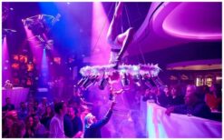 Ontvang uw gasten met stijl! Ontdek de magie van de Champagne Luchtring - luchtacrobatiek gecombineerd met elegante catering. Perfect voor elk evenement