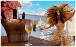 Verrijk uw evenement met de Rijdende Champagne Jurk: mobiele catering in stijl! Aanpasbaar aan elk thema.
