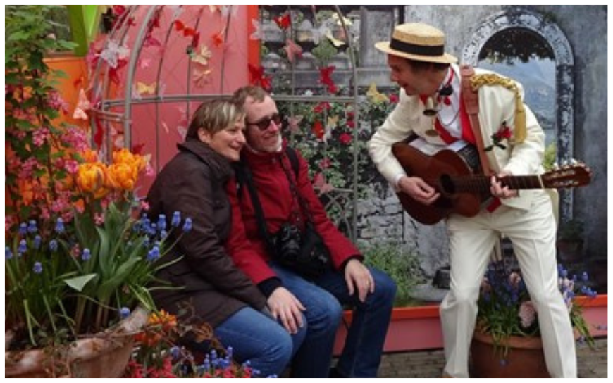 Ervaar liefdevolle klanken met De Valentijn Muzikant. Boek nu voor een intieme muzikale act op maat, perfect voor Valentijn en andere liefdevolle gelegenheden!