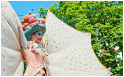 Laat de magie van de Creatieve Zusjes Steltenlopers niet aan je voorbijgaan. Reserveer ze direct voor een betoverende elegantie die jouw evenement verrijkt en onvergetelijk maakt.