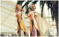 Laat de magie van de Creatieve Zusjes Steltenlopers niet aan je voorbijgaan. Reserveer ze direct voor een betoverende elegantie die jouw evenement verrijkt en onvergetelijk maakt.