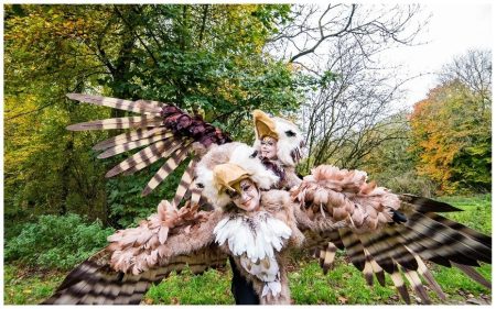 De Legende van de Grote Vogels Steltenlopers: Een betoverend schouwspel! 🦢✨ Lang geleden zwierven deze majestueuze vogels vrij over de aarde. Nu zijn ze zeldzaam, maar op bijzondere evenementen laten ze zich weer zien. Met hun lange benen en sierlijke bewegingen brengen ze een magisch spektakel tot leven! Deze unieke steltenlopers bewegen zich gracieus door het publiek en nemen toeschouwers mee op een reis door de tijd. Hun aanwezigheid voegt elegantie en mystiek toe aan elke gelegenheid. Boek nu en laat je evenement betoveren door deze zeldzame wezens!