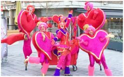 Boek Liefdevolle Hartjes Steltenlopers voor vrolijk en interactief entertainment. Perfect voor Valentijn, festivals en winkelcentra. Knuffels, liefde en een warme sfeer!