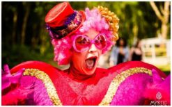 Boek Liefdevolle Hartjes Steltenlopers voor vrolijk en interactief entertainment. Perfect voor Valentijn, festivals en winkelcentra. Knuffels, liefde en een warme sfeer!