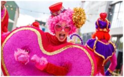 Boek de Hartjes Parade voor vrolijk en liefdevol entertainment. Perfect voor Valentijn, winkelcentra en events met rood liefdesthema. Interactief, mobiel en hartverwarmend!