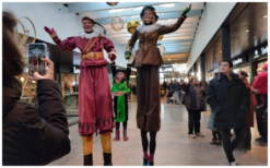 Sinterklaasplezier met Lange Pieten Steltenlopers! Betoverend entertainment voor jong en oud. Boek nu voor een magische ervaring!