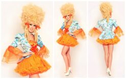 ✨ Geef je evenement een stijlvolle boost met onze Special Modellen! In unieke thema-outfits zorgen zij voor een warm welkom, professionele uitstraling én onvergetelijke eerste indruk. Van bruiloft tot beurs of seizoensfeest, ze brengen sfeer, flair en klasse. Onze modellen ondersteunen ook promotie-acties met overtuiging en aandacht. Ze stemmen hun outfit en aanpak perfect af op jouw thema of merk. Zo maken ze van ieder moment iets bijzonders!