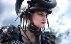 Re-Cycle Parade boeken? Duurzame straattheater parade met steltenlopers, muziek en interactieve spelelementen. Perfect voor festivals, winkelcentra en events met een groen thema.