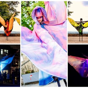 teltenlopers in grote kostuums als aarde, vuur, water en lucht tijdens een parade