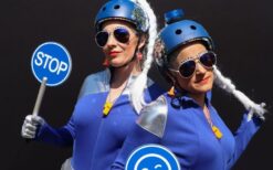 Rollerskate politie act met interactieve performers. Mobiel straattheater met crowd control en dans voor festivals en evenementen.